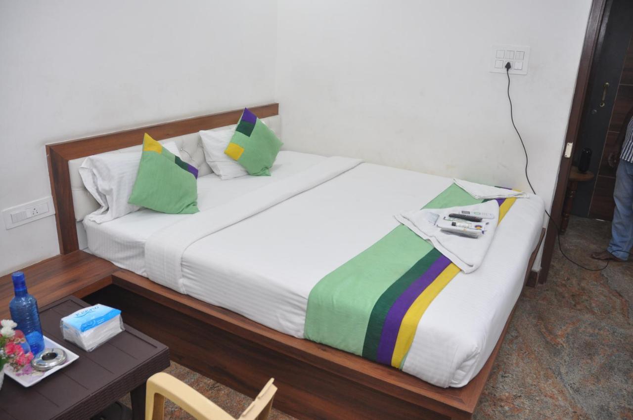 J C Comforts Hotell Bangalore Eksteriør bilde